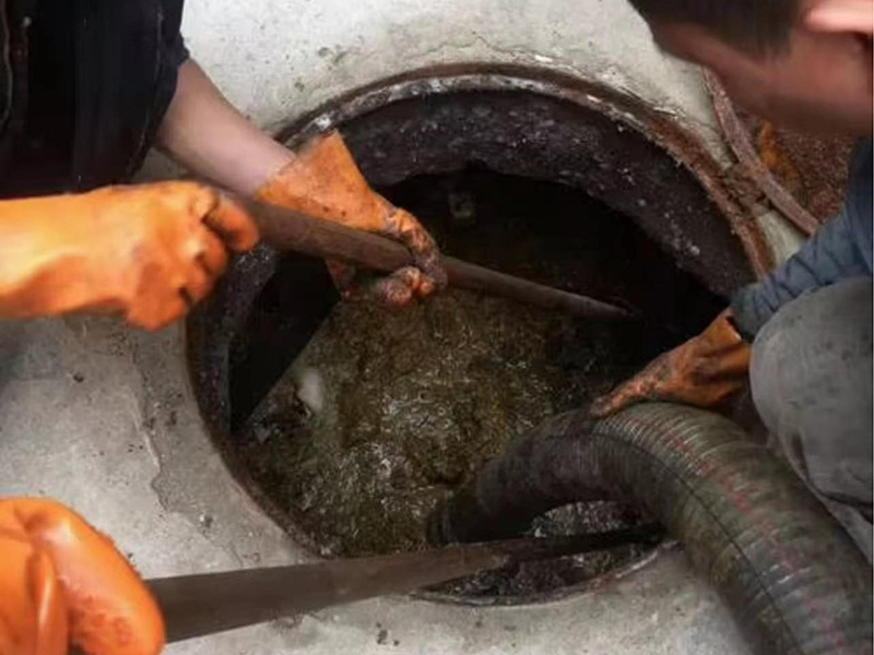 乳山清理化粪池时如何避免沼气的危害？